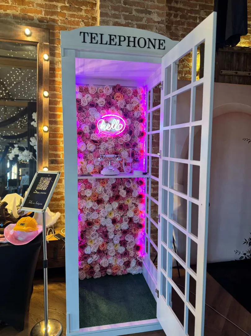 Budka Telefoniczna z telefonem życzeń