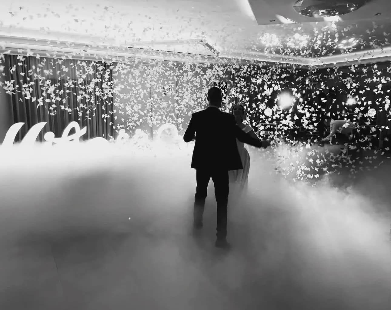 Ciężki dym do pierwszego tańca – efekt „tańca w chmurach”