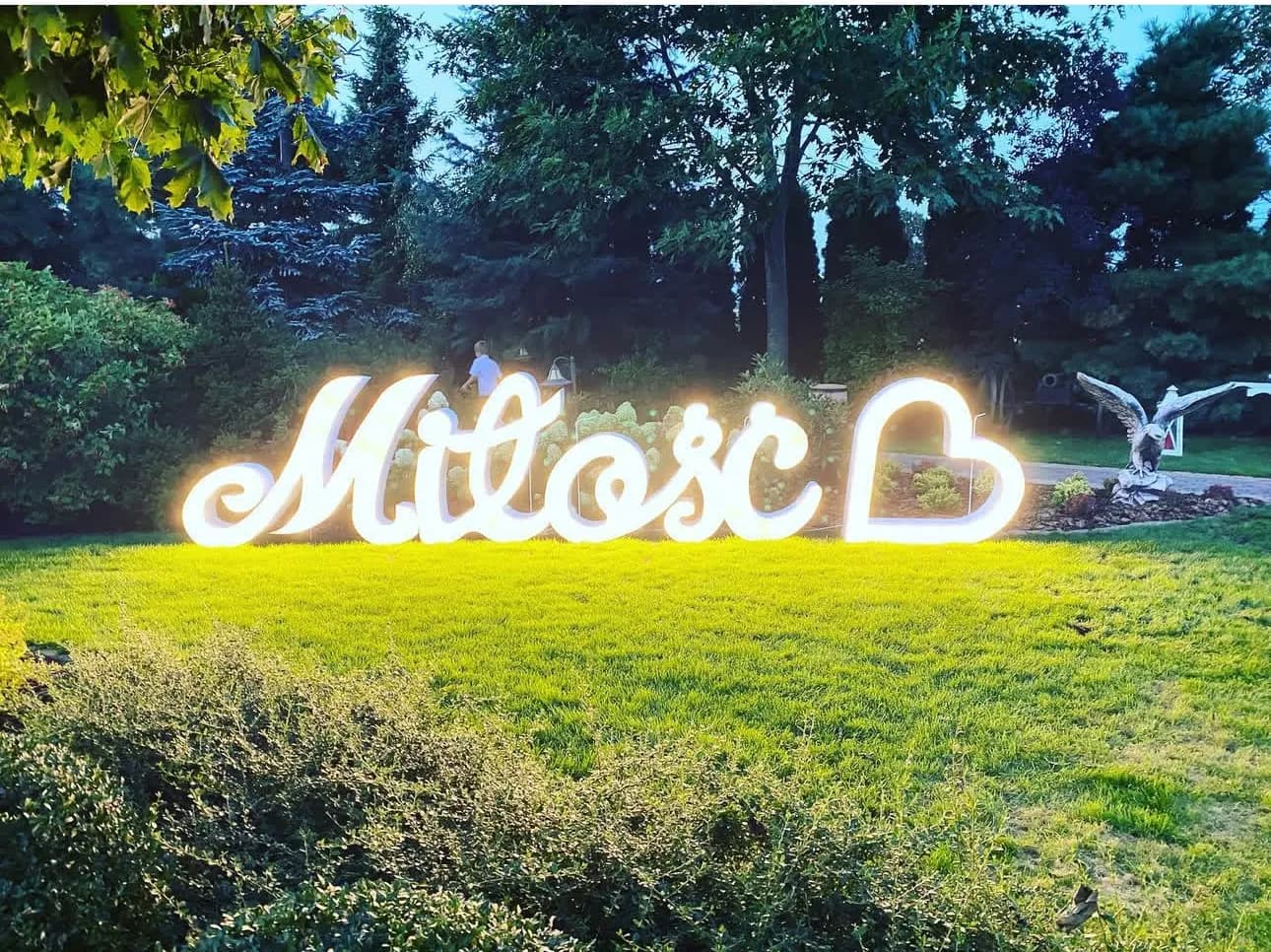 Napis „Miłość” z serduszkiem