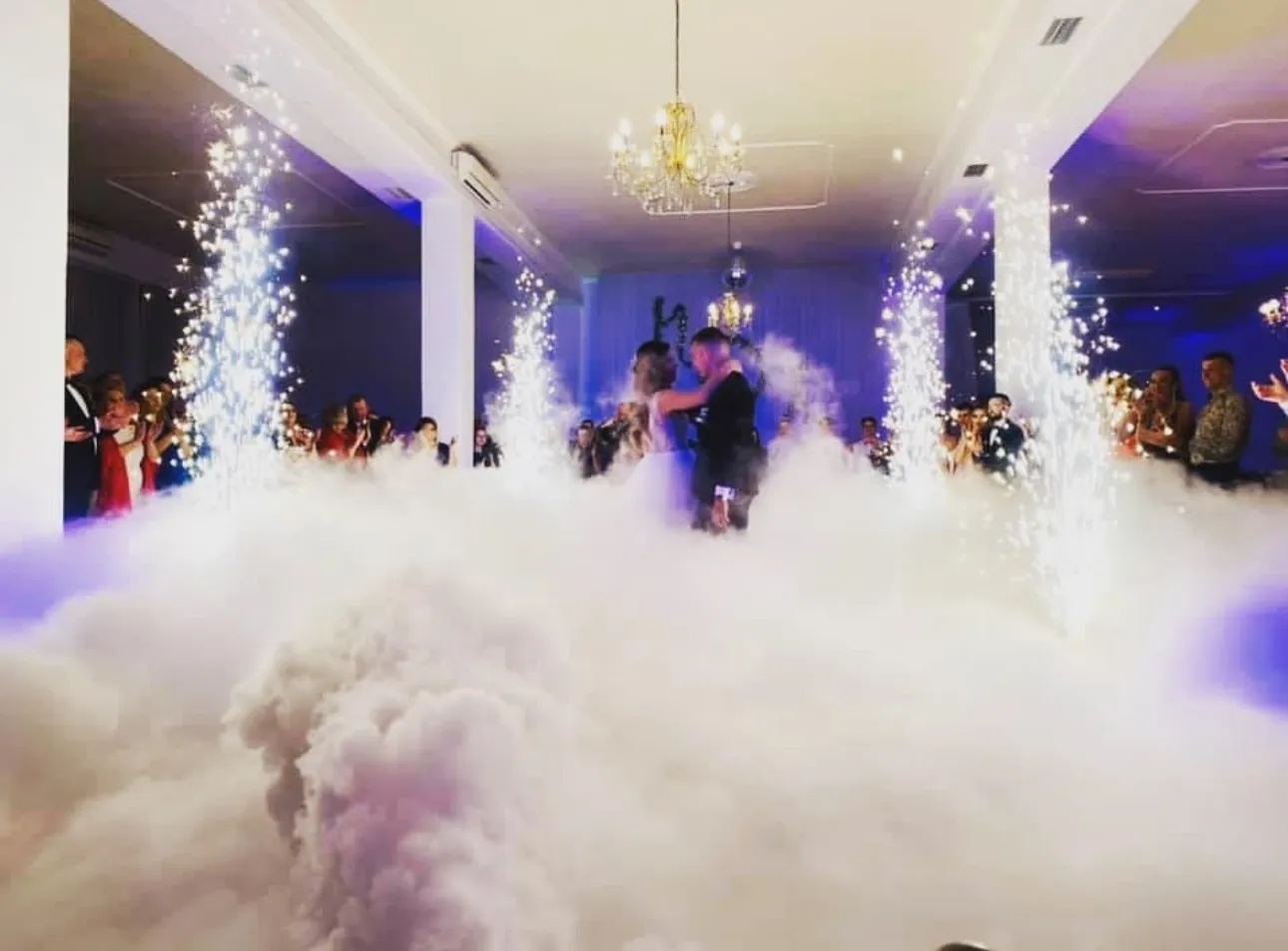 Ciężki dym do pierwszego tańca – efekt „tańca w chmurach”