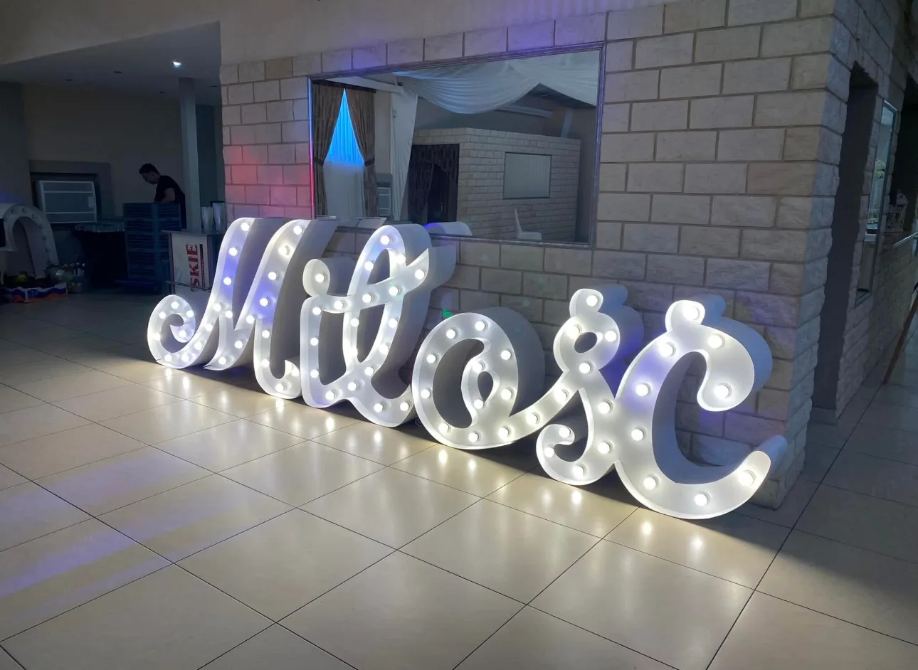 Napis „Miłość” z serduszkiem