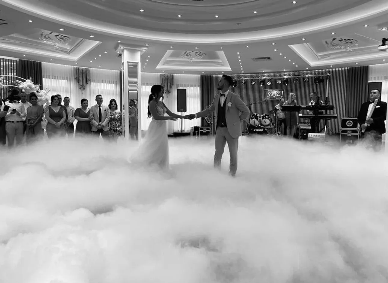 Ciężki dym do pierwszego tańca – efekt „tańca w chmurach”