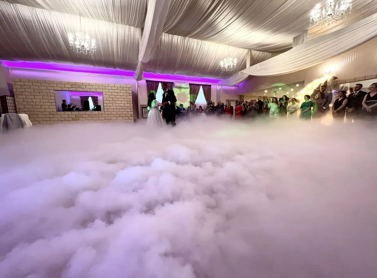 Ciężki dym do pierwszego tańca – efekt „tańca w chmurach”