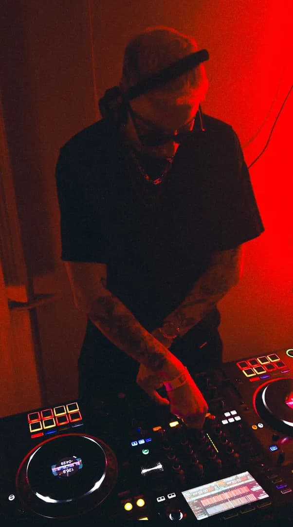 DJ FSKY - PROFESJONALNE SETY DJ-SKIE W KLIMACIE TECH HOUSE, PEAK TIME TECHNO.