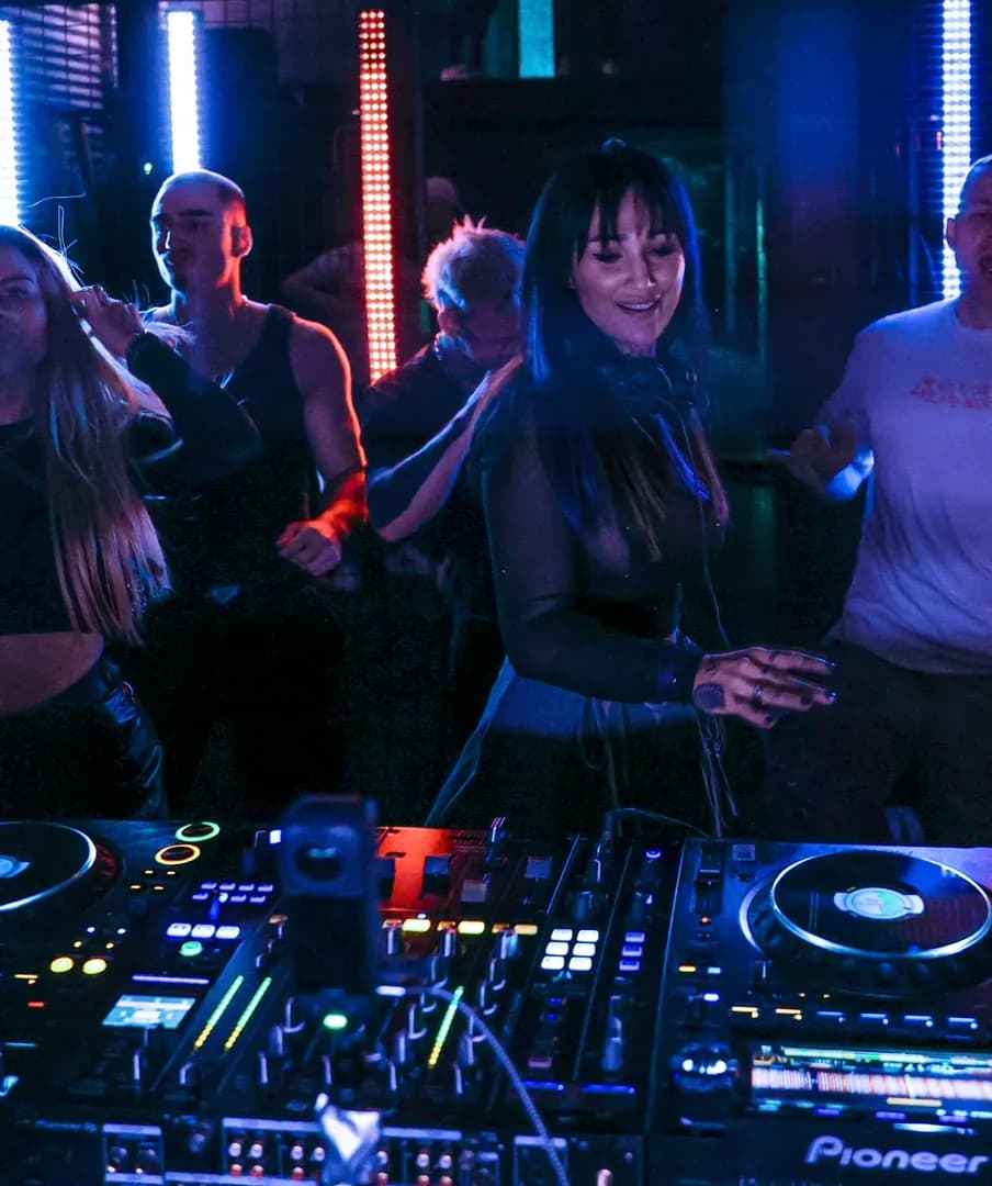 DJ KINIA G – Energetyczne sety Techno / Hard / Bounce | Kluby, Festiwale, Eventy