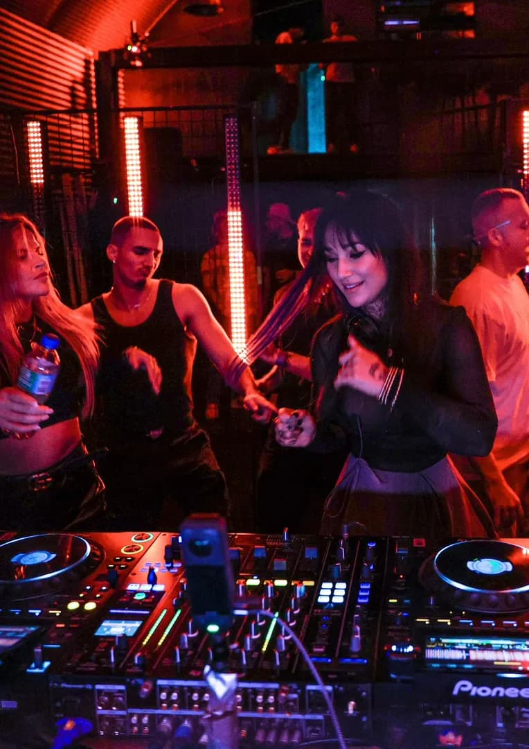 DJ KINIA G – Energetyczne sety Techno / Hard / Bounce | Kluby, Festiwale, Eventy