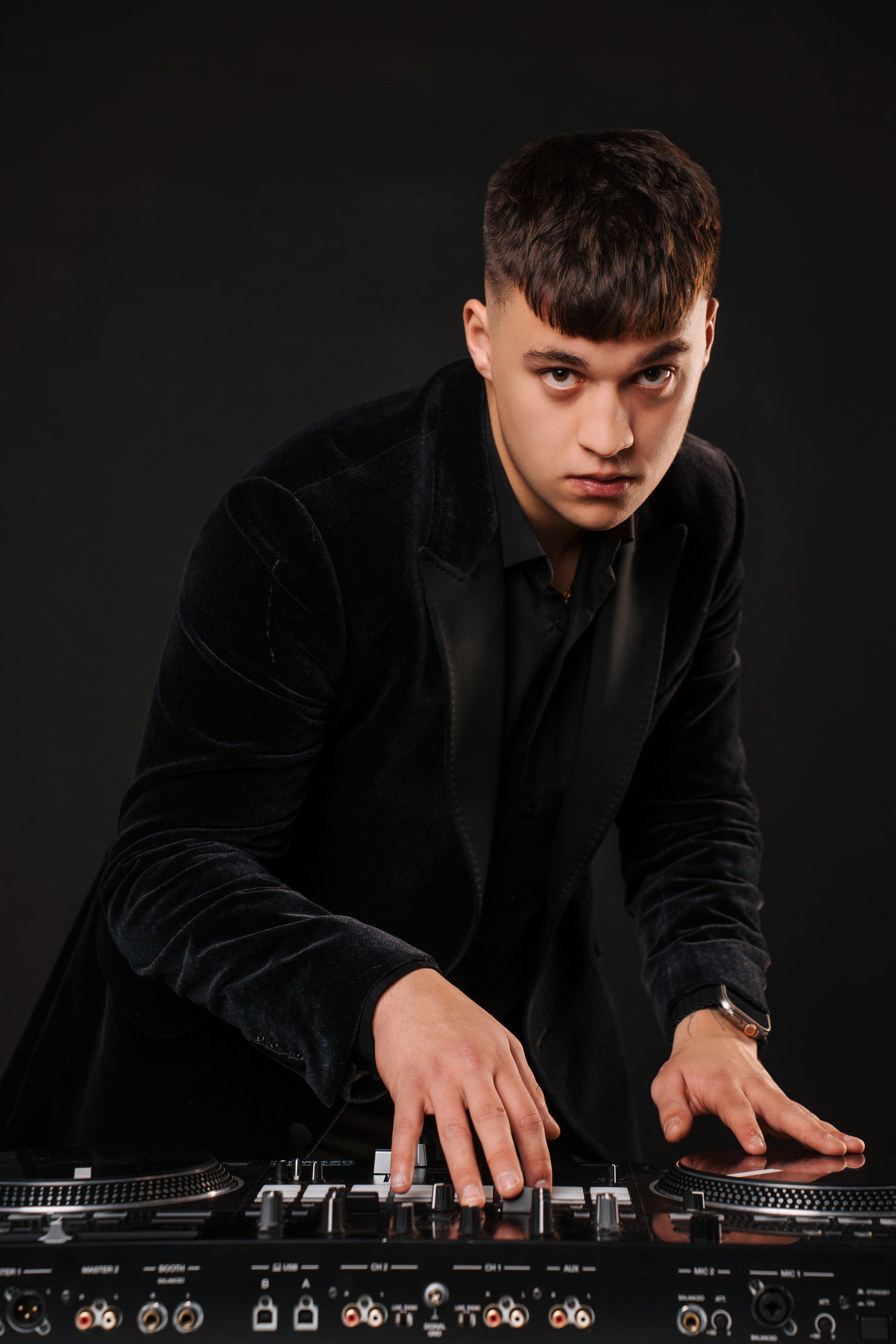 DJ SZYMON KMIOŁEK | DJ NA TWÓJ EVENT!